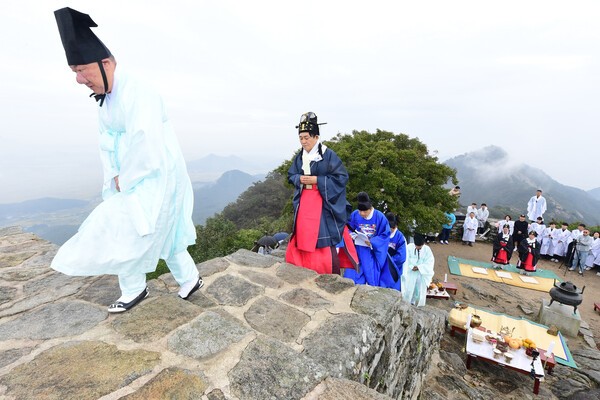 “하늘에 올리는 제사, 한민족의 시원으로” — 마니산서 제4357주년 개천대제 봉행